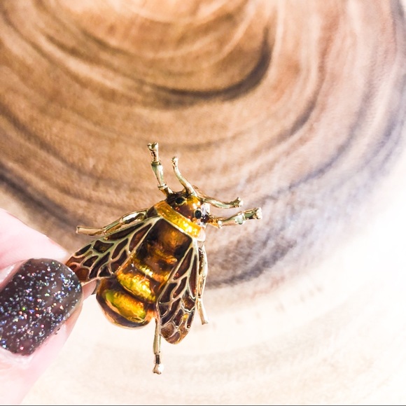 HOT TREND🔥Hello Bees Brooch Pin 🐝 - Picture 3 of 3